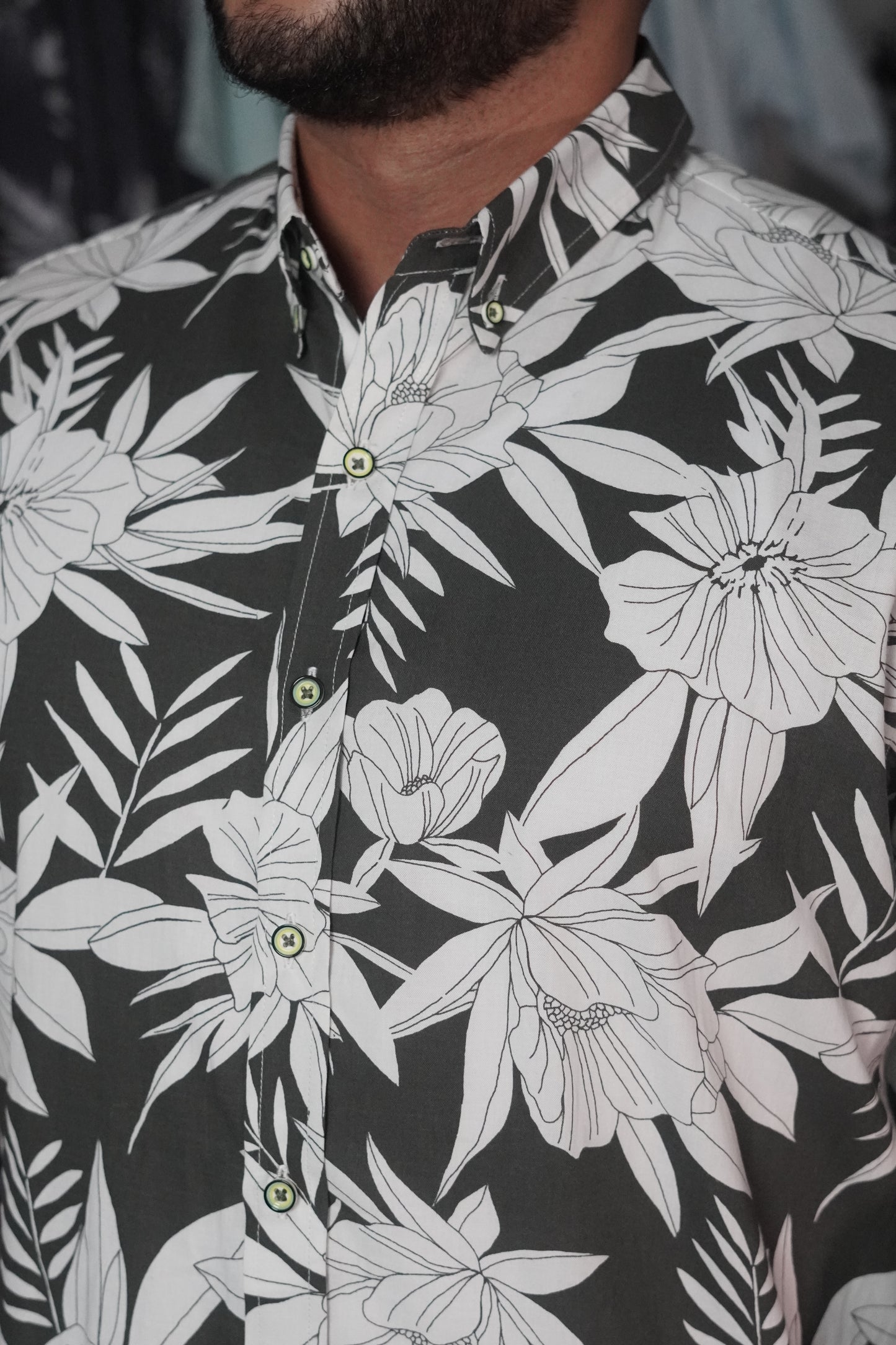 Camisa manga corta negra con blanco estampada