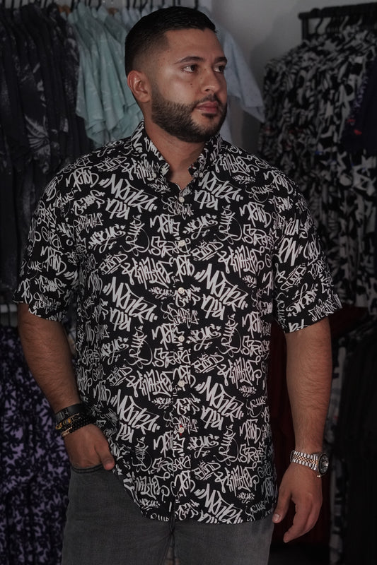 Camisa manga corta negra estampada