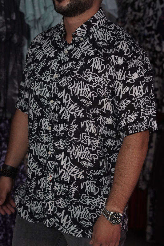 Camisa manga corta negra estampada
