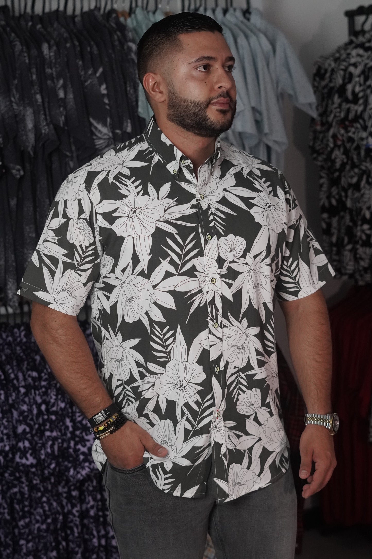 Camisa manga corta negra con blanco estampada