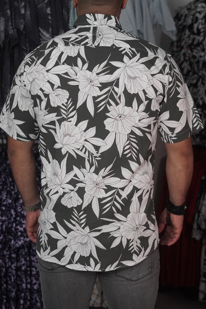 Camisa manga corta negra con blanco estampada