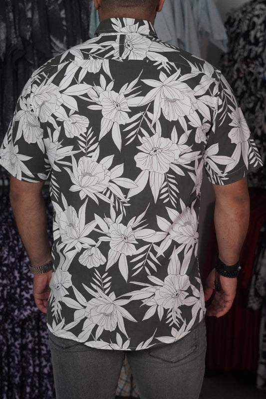 Camisa manga corta negra con blanco estampada