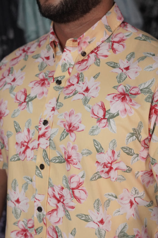 Camisa manga corta estampada amarilla