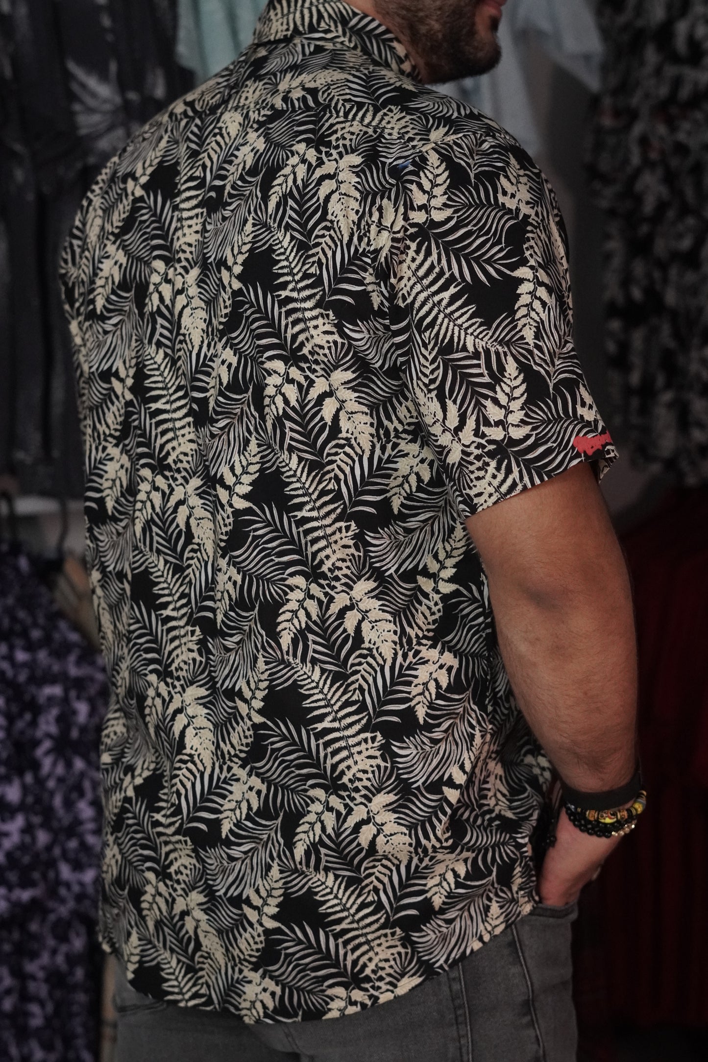 Camisa manga corta negra estampada